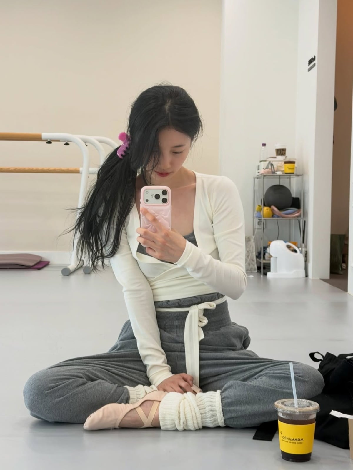 Suzy radiates elegance in stunning ballet-inspired Instagram shots