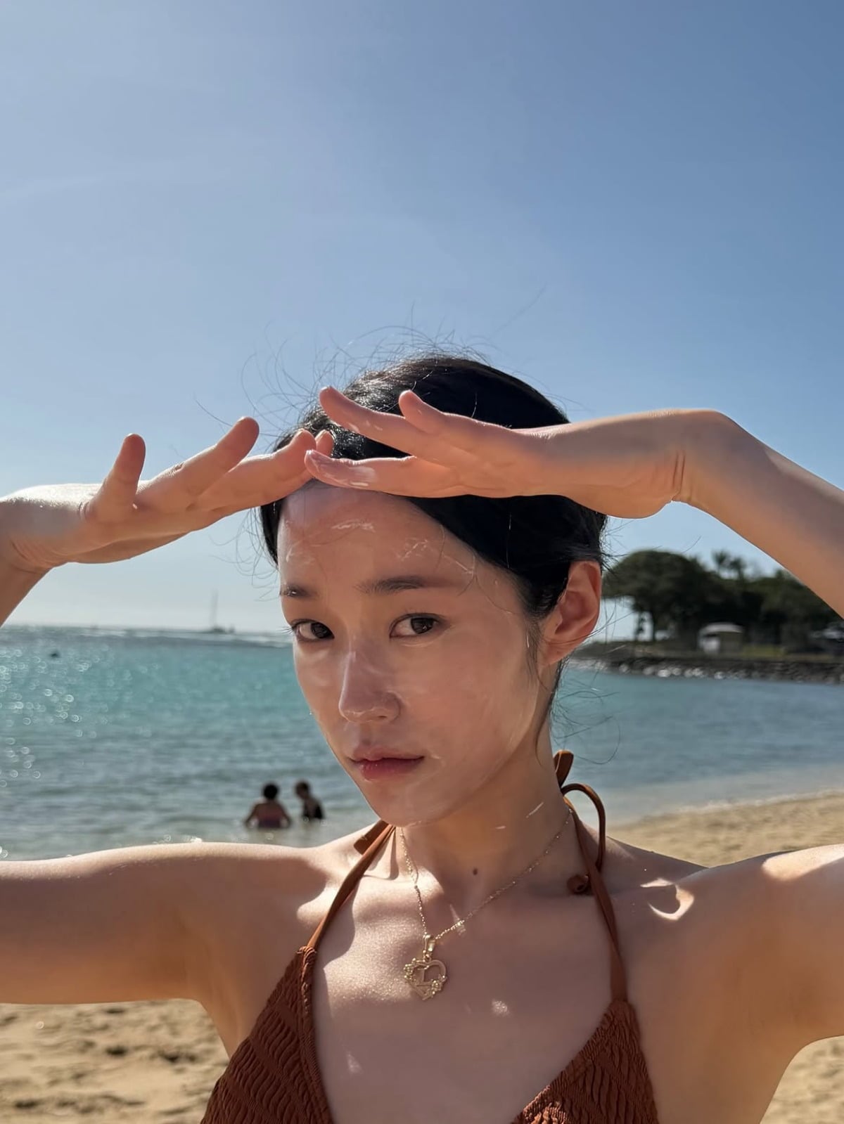 Noh Yoon-seo Drops 3 Hawaii Photo Sets Before Netflix Drama Donggung