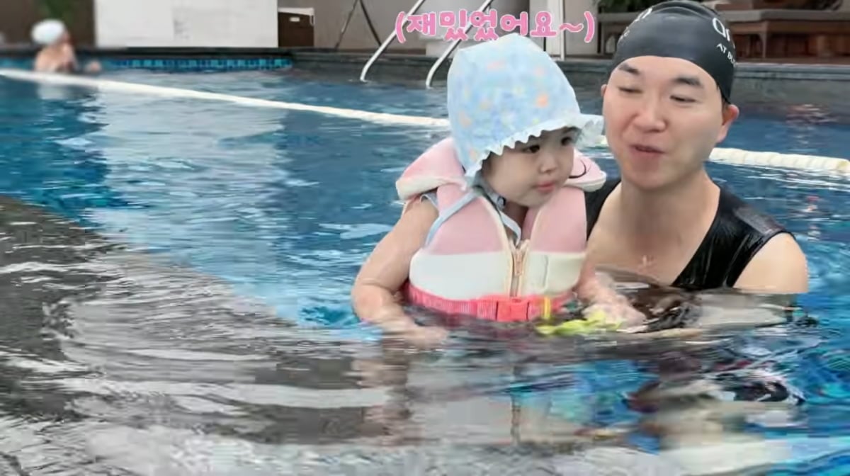 Park Soo-hong's Family Vlog Reignites Debate 19 Days After Flight Delay Apology