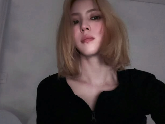 Han So-hee Goes Blonde and Fans Already See Cha Hae-in