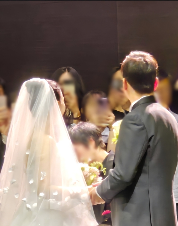 Kim Nahee Weds in 1,000-Guest Ceremony with Lee Chanwon and Song Gain by Her Side
