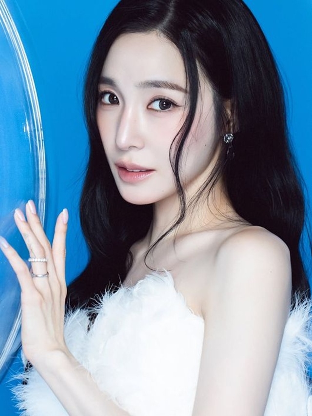 Girls' Generation Posts First Full-Group Photo as Debut Year 20 Nears