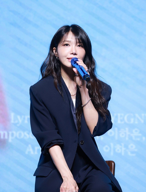 Jung Eun-ji's Bold Comeback: New Album 'Summer, I' Reveals Vocal Growth and Heartfelt Challenges
