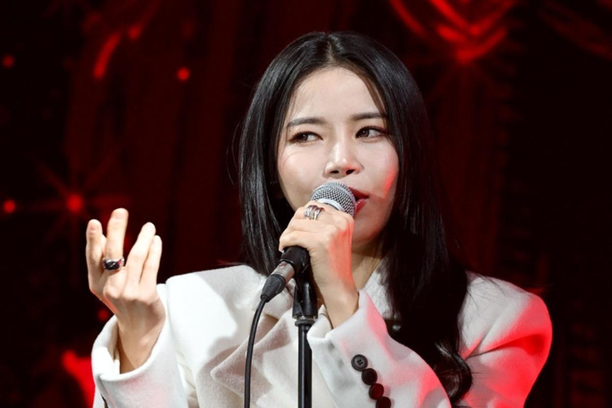 MAMAMOO's Solar attacked in LA: Random stranger throws chair during outing
