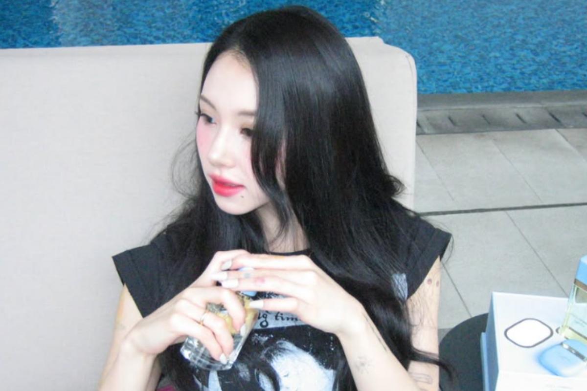 Someone Paid to Insult Chaeyoung's Tattoos on Bubble. She Had 3 Words Back.
