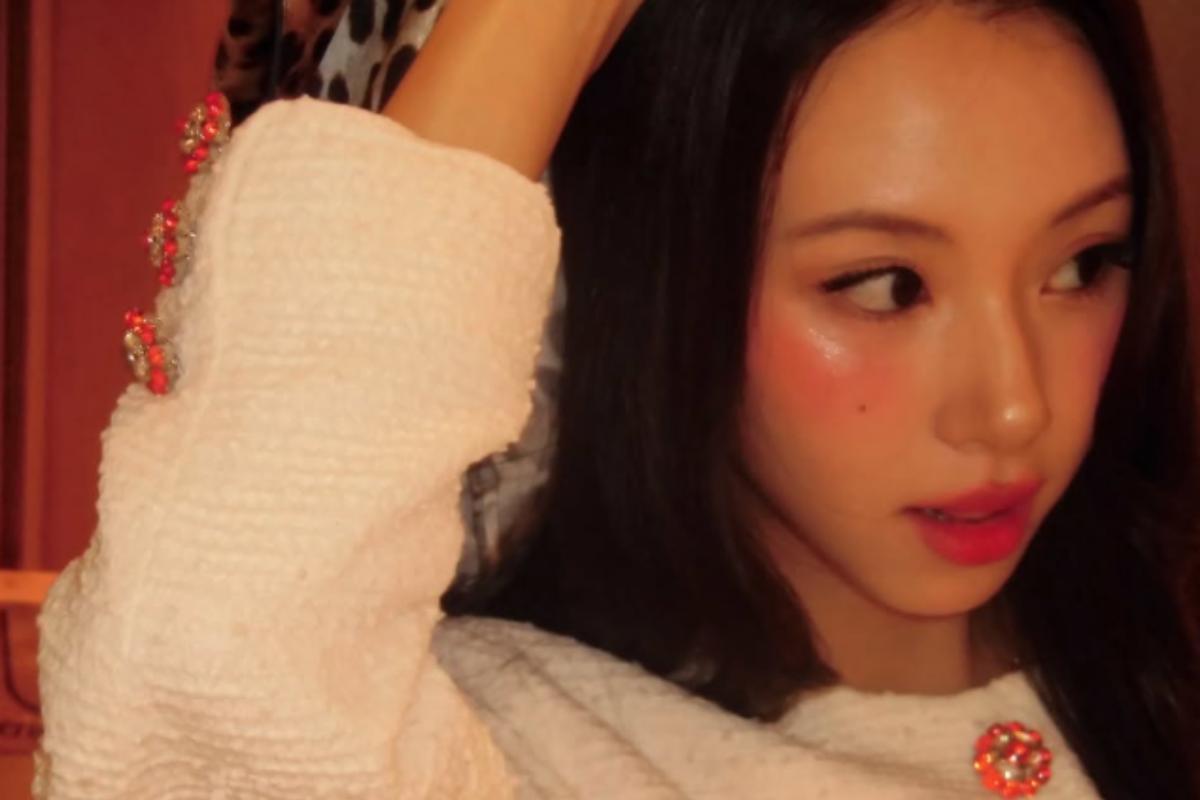 Someone Paid to Insult Chaeyoung's Tattoos on Bubble. She Had 3 Words Back.
