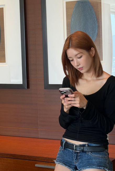From Tokyo to Istanbul: Kwon Eunbi's Summer Is Fully Booked