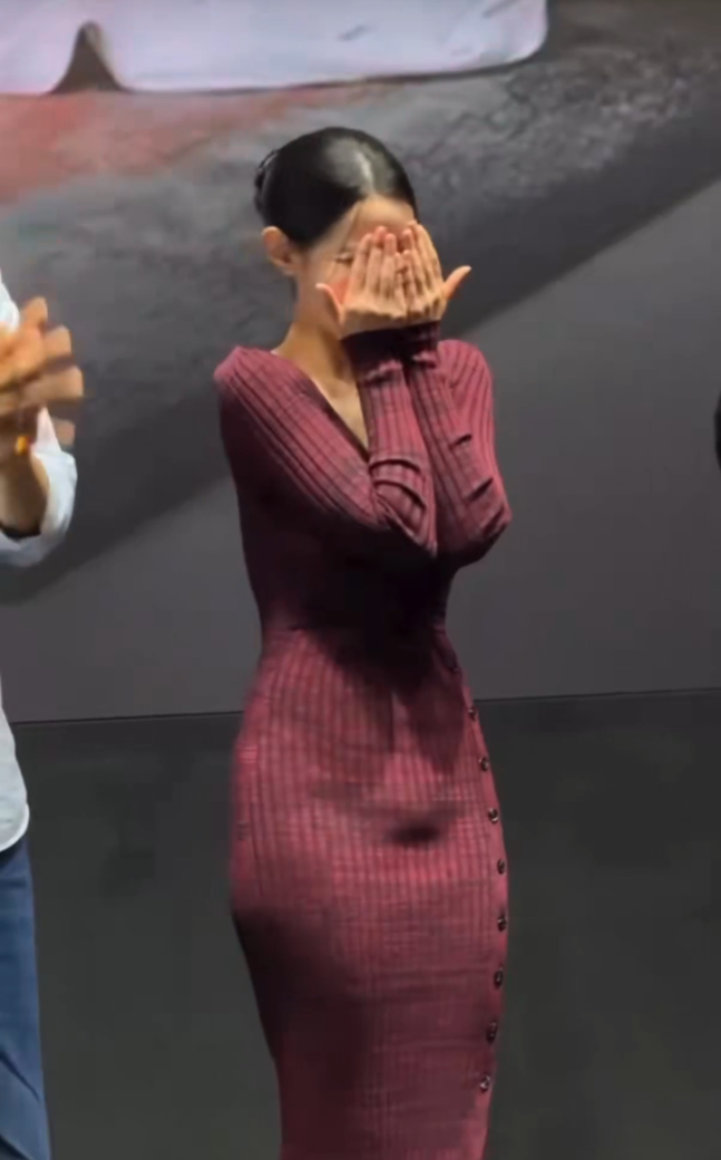 What’s behind the outcry over Shin Ji-won's outfit at 'Karlovy Vary'?