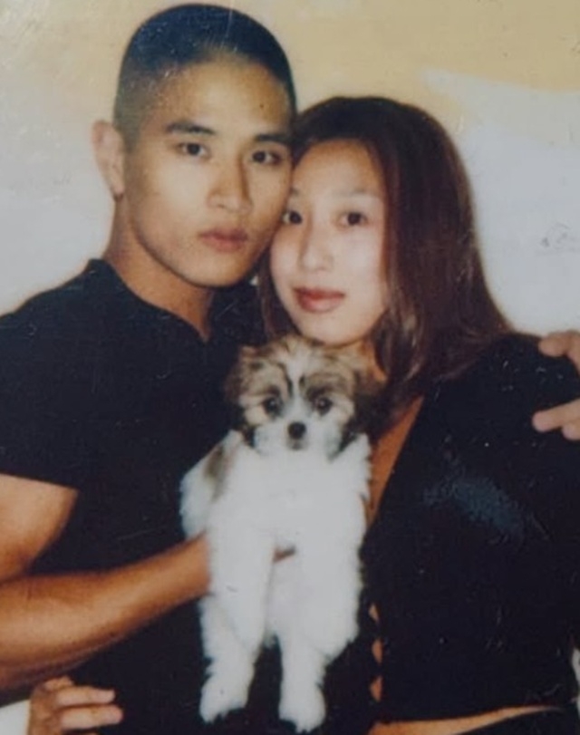 Yoo Seung-jun Posts Wife's Photo and Apology After 22 Years
