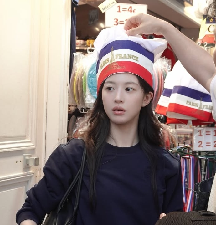 Two Looks, One City: Ko Yoon-jung's Paris Photos Are a Study in Contrast