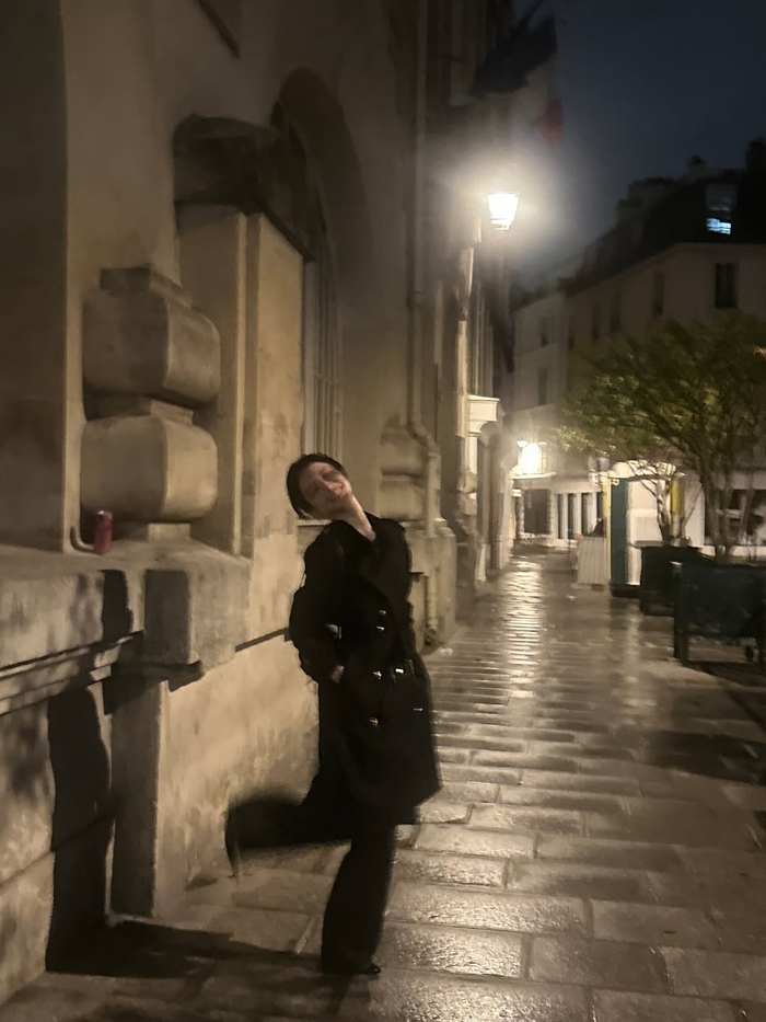 Two Looks, One City: Ko Yoon-jung's Paris Photos Are a Study in Contrast