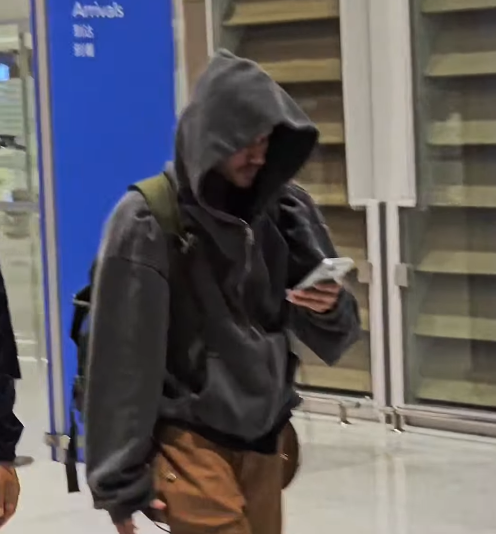 Justin Bieber Lands in Seoul for the First Time in 13 Years, Then Heads for Samgyetang