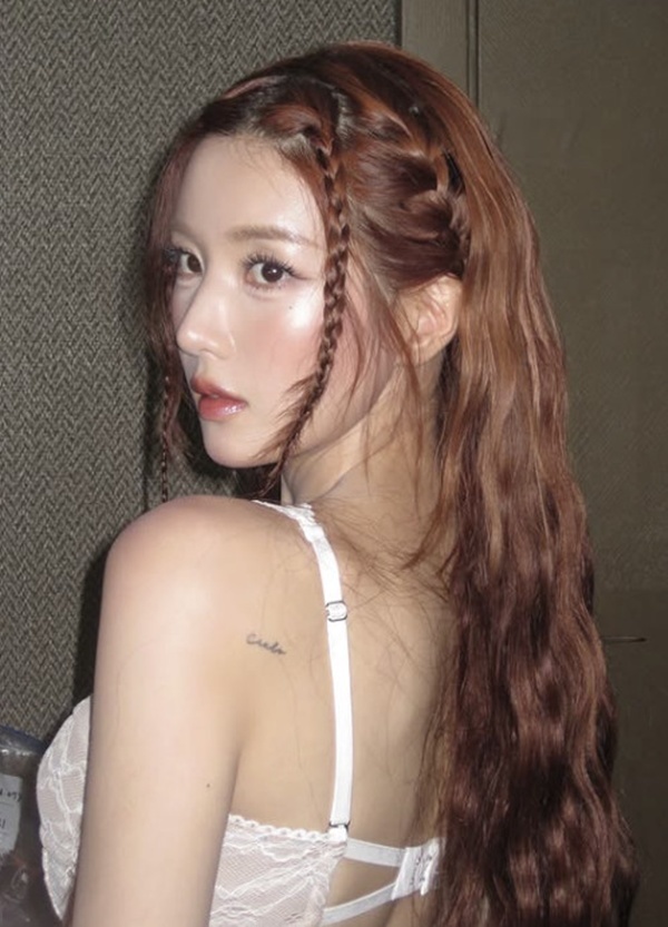 Kwon Eunbi Wows 50,000 Fans in Istanbul, Then Announces First RBW Single 'DEJAVU'