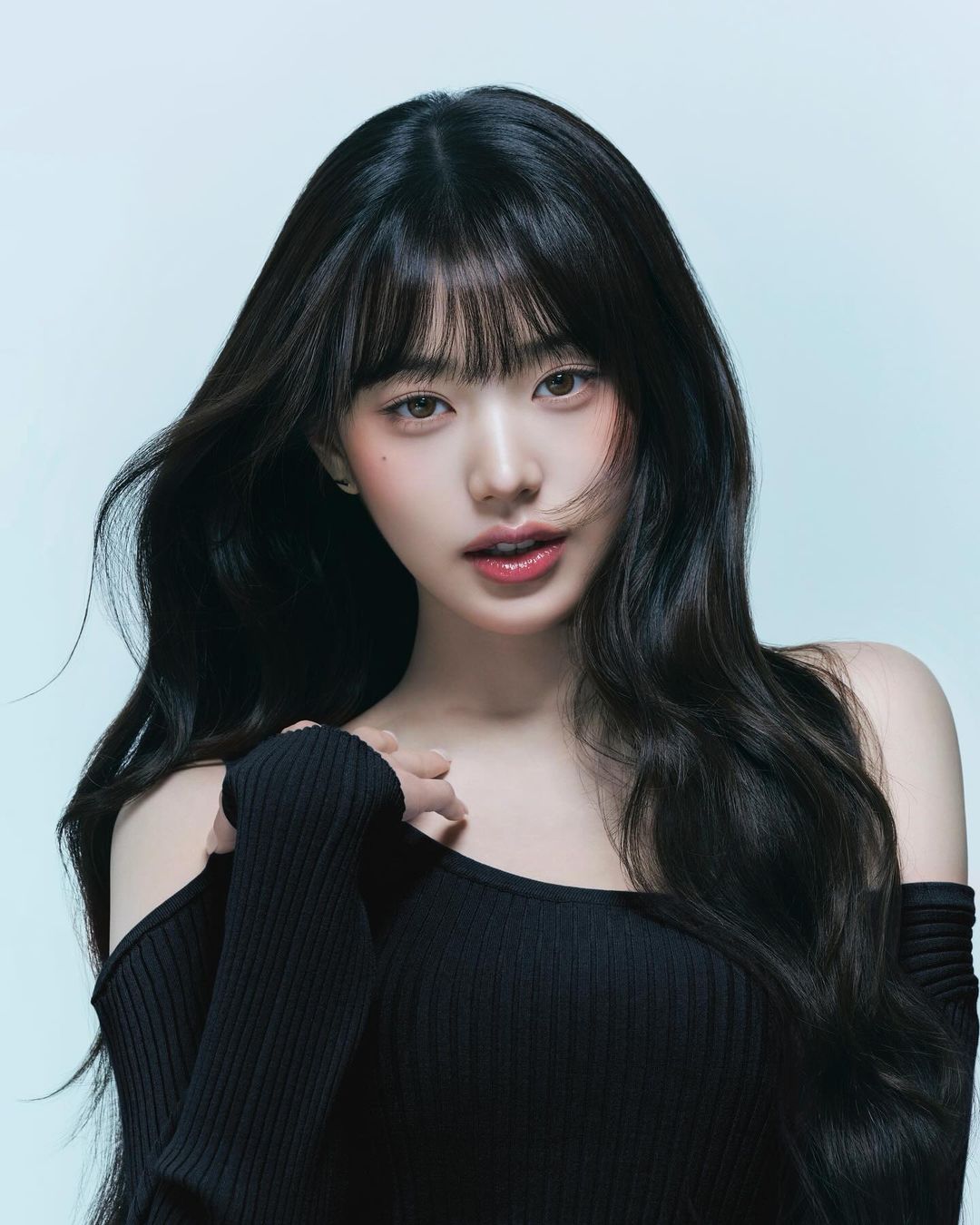 IVE's Jang Wonyoung to Throw First Pitch at Mets vs. Dodgers Game in New York