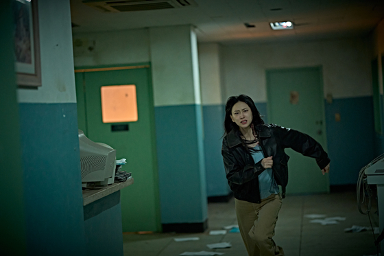 Ryu Hye-young Took Up Slow Running to Survive Her First Action Lead, Killing Time