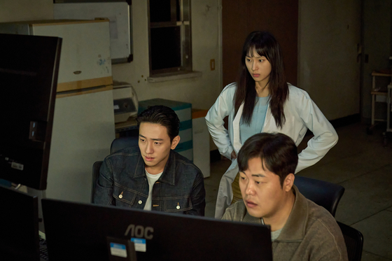 Ryu Hye-young Took Up Slow Running to Survive Her First Action Lead, Killing Time